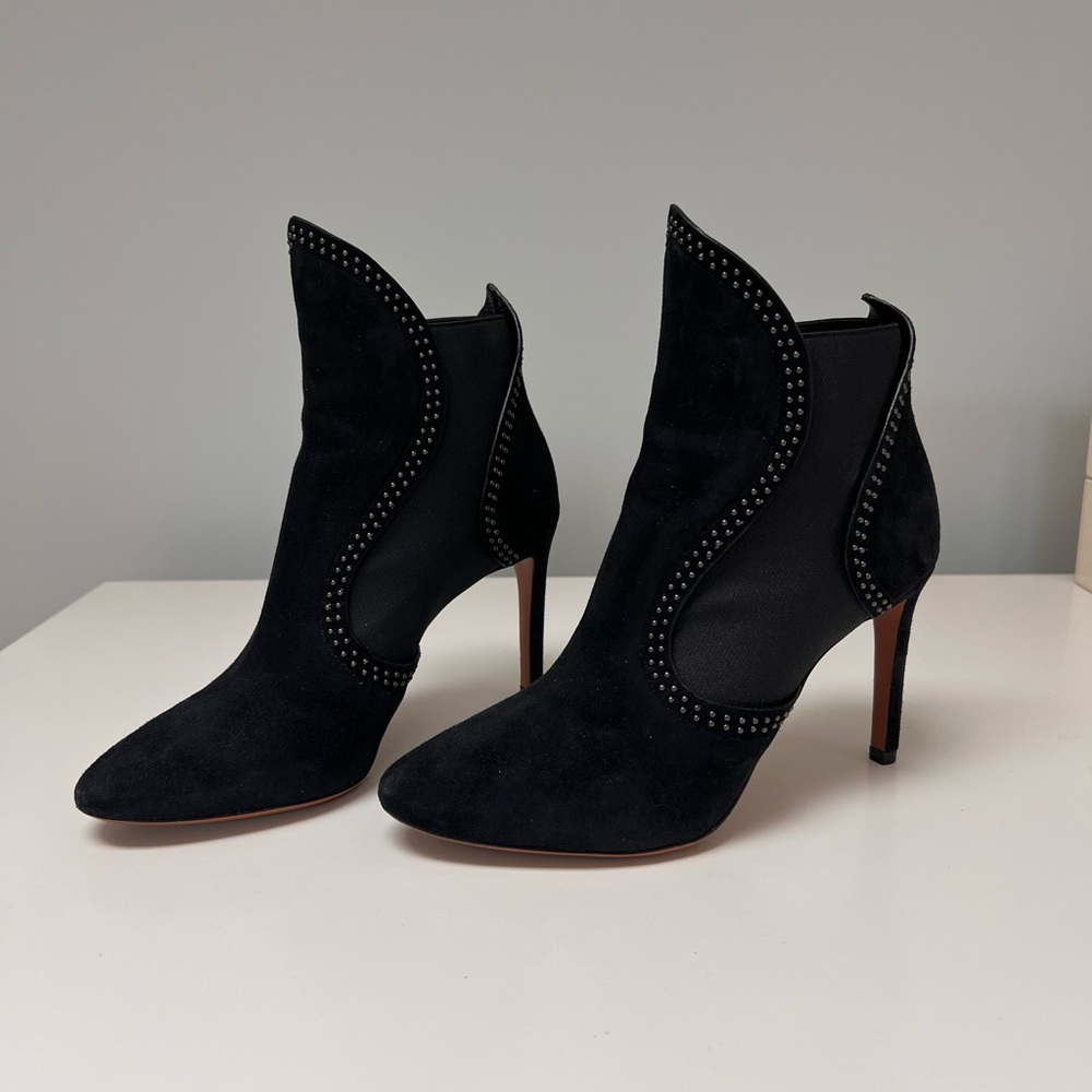 Brand NEW couture designer Alaïa black suede stiletto booties, size 35.5